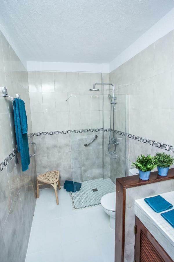 Spectacular Renovated Apartment, 5 Min To Camison Beach, With Aircon Arona  Ngoại thất bức ảnh