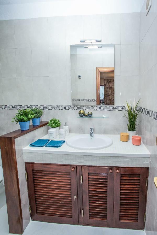 Spectacular Renovated Apartment, 5 Min To Camison Beach, With Aircon Arona  Ngoại thất bức ảnh